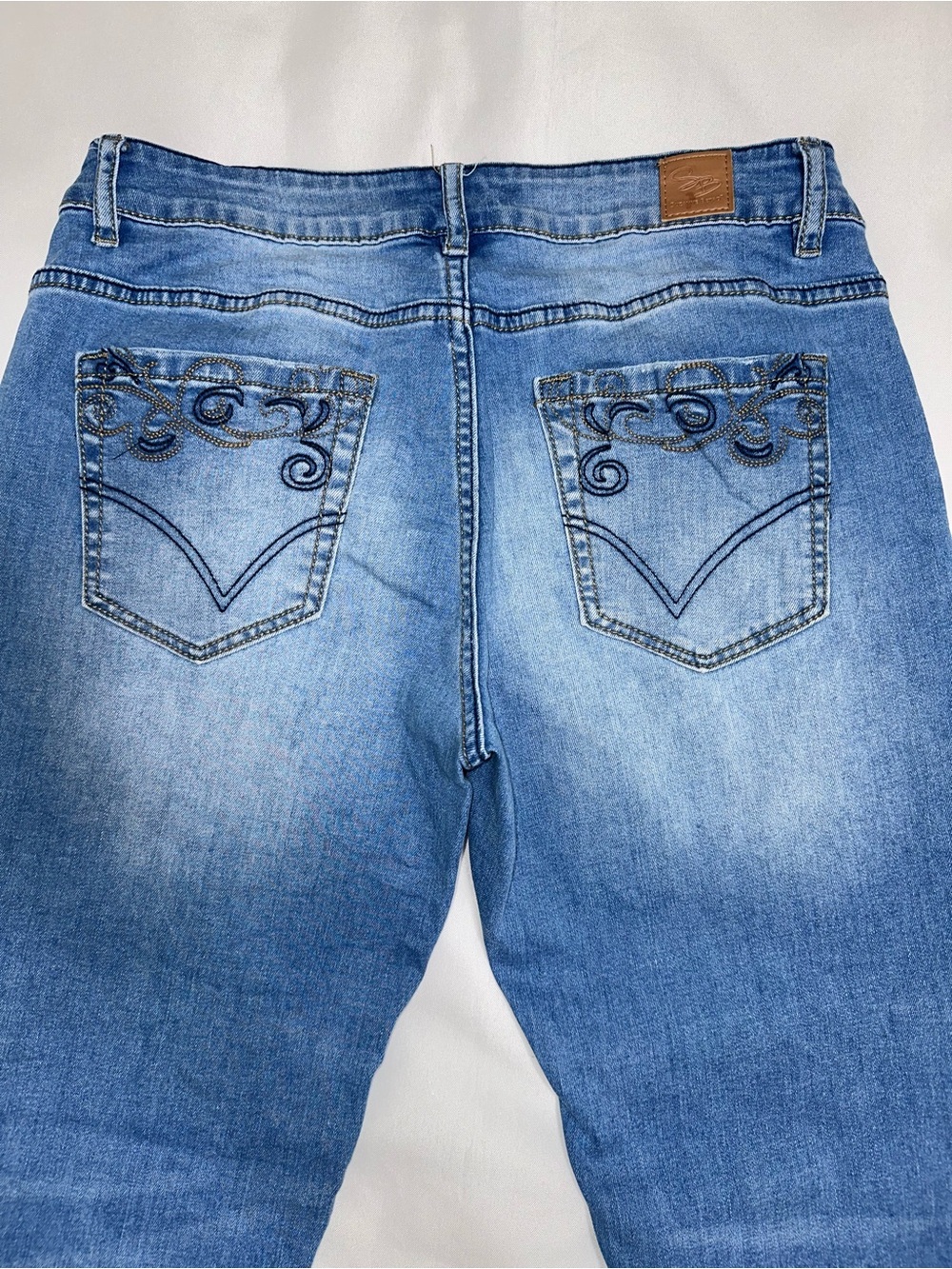 Suzanne Betro Light Blue Distressed Women’s Jeans size 8 skinny - Picture 6 of 7